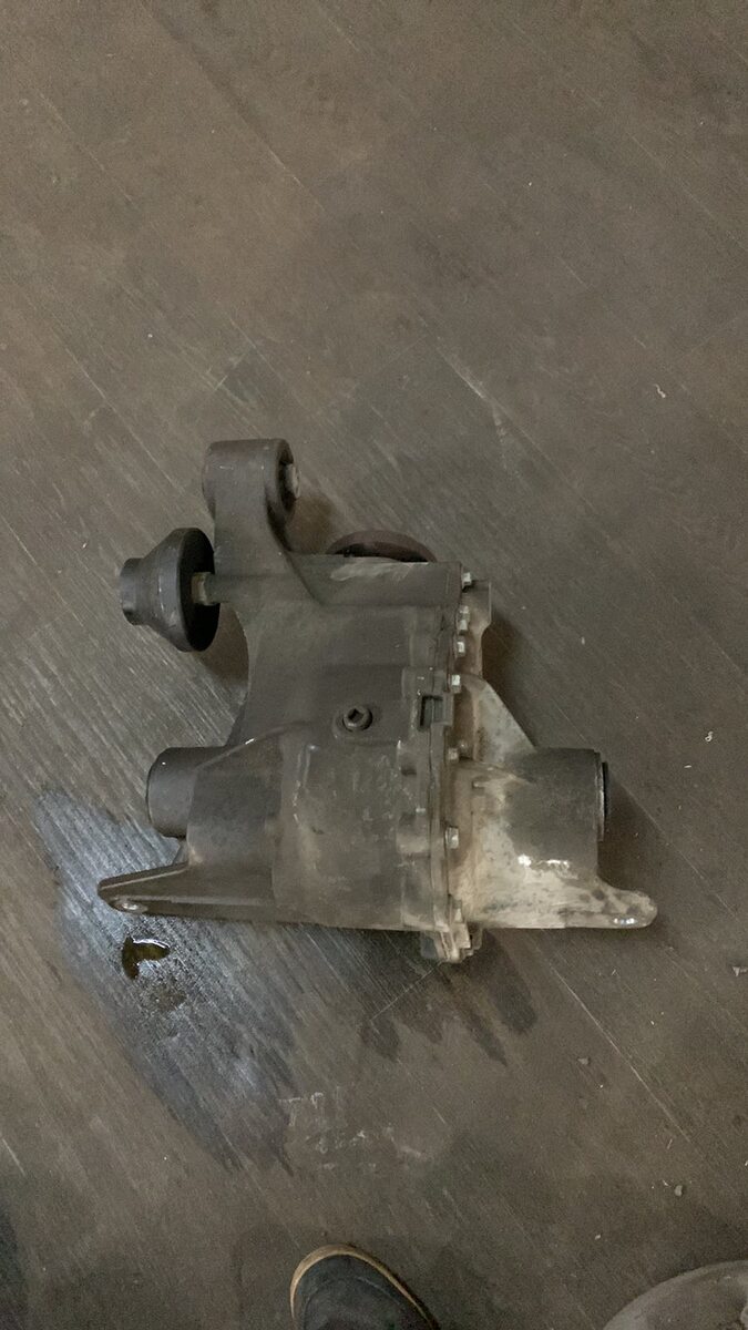 LR017317 Rear beam gearbox after 2010 Range Rover Sport L320 (2005-2013) Used
